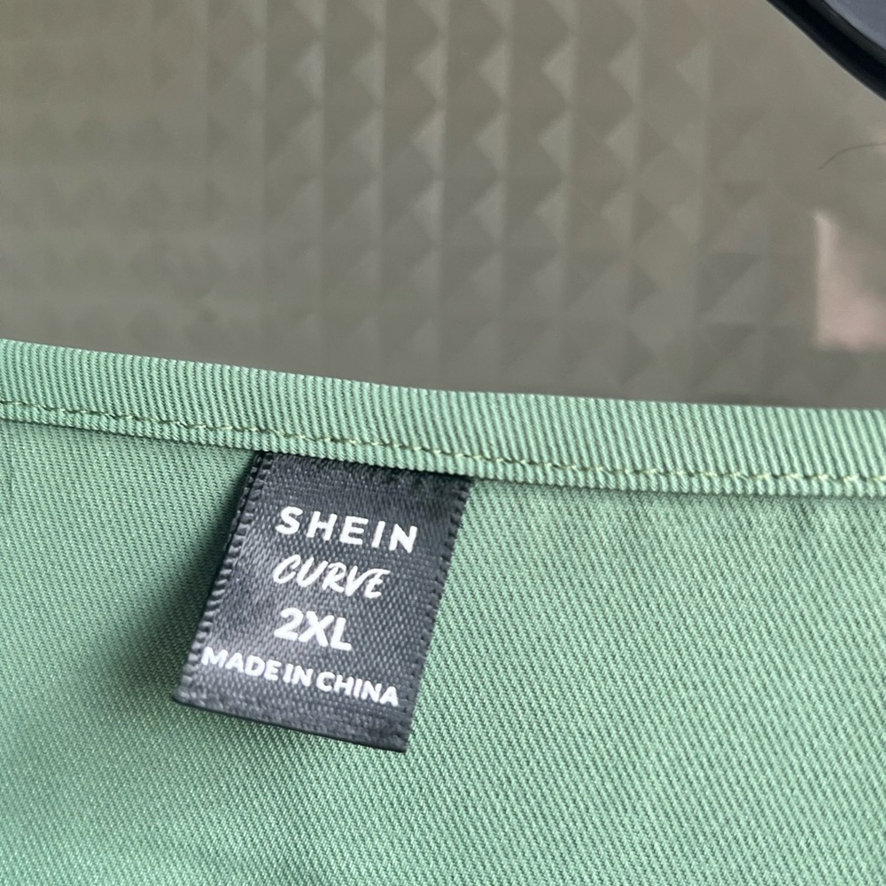 Shein blouse 🌸🌸🌸🌸Weekend Deal 🌸🌸🌸🌸 1/2 off - Picture 3 of 4